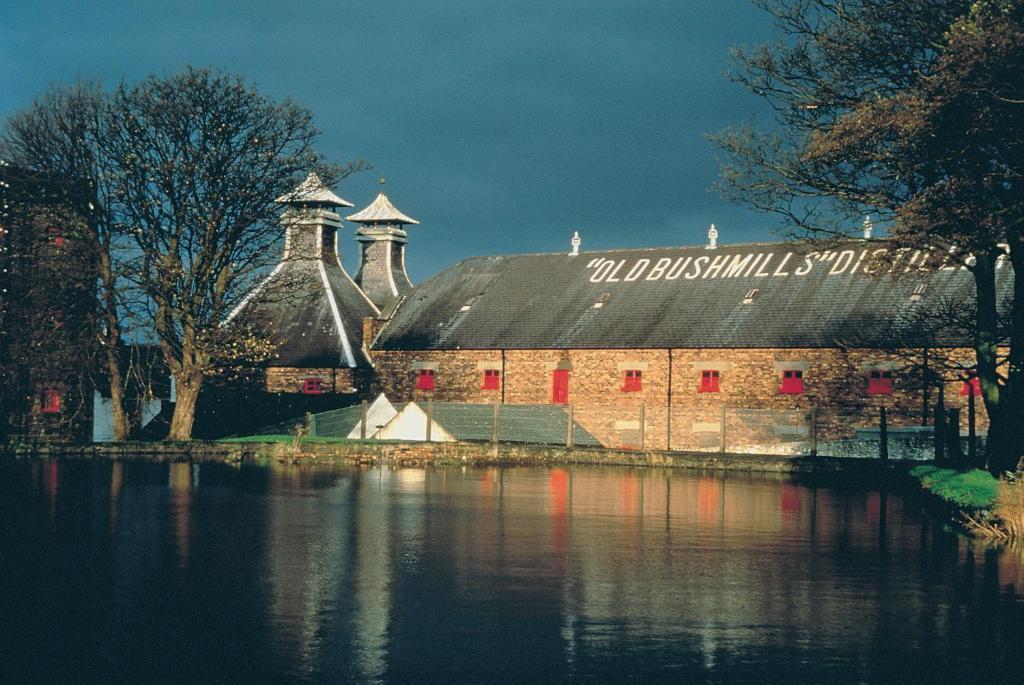 Causeway Lodge Bushmills Exterior photo
